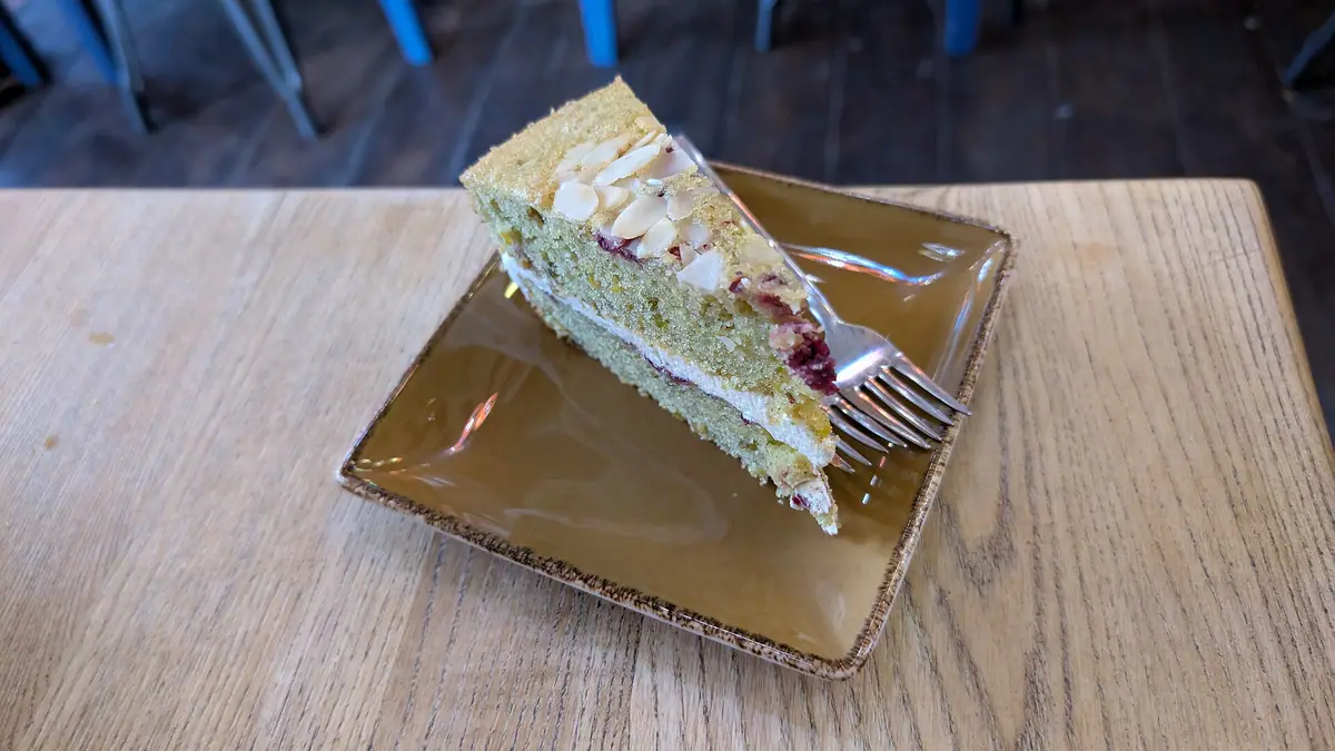 Frescoes – cake shop in Bedford town centre